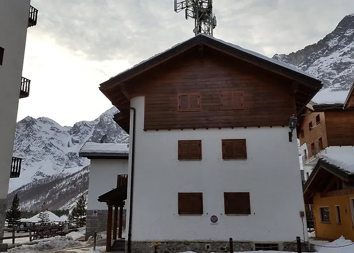 Lägenhetshotell Maison Rosalp 3*